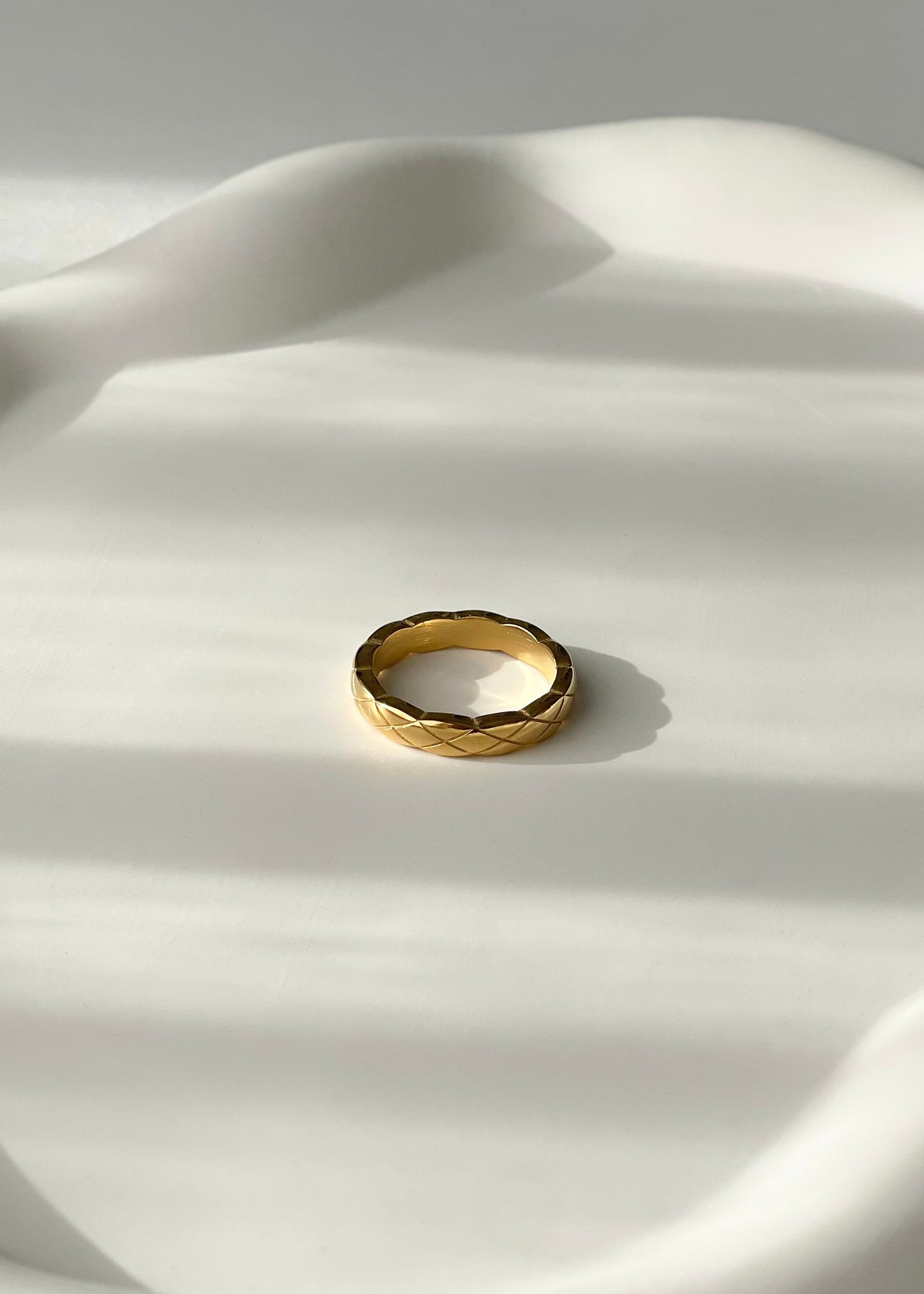 Ring Mona